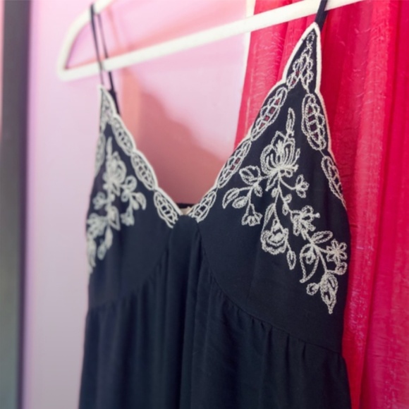 love on a hanger Embroidered Baby Doll Cami Adjustable Spaghetti Strap Black - Picture 1 of 5
